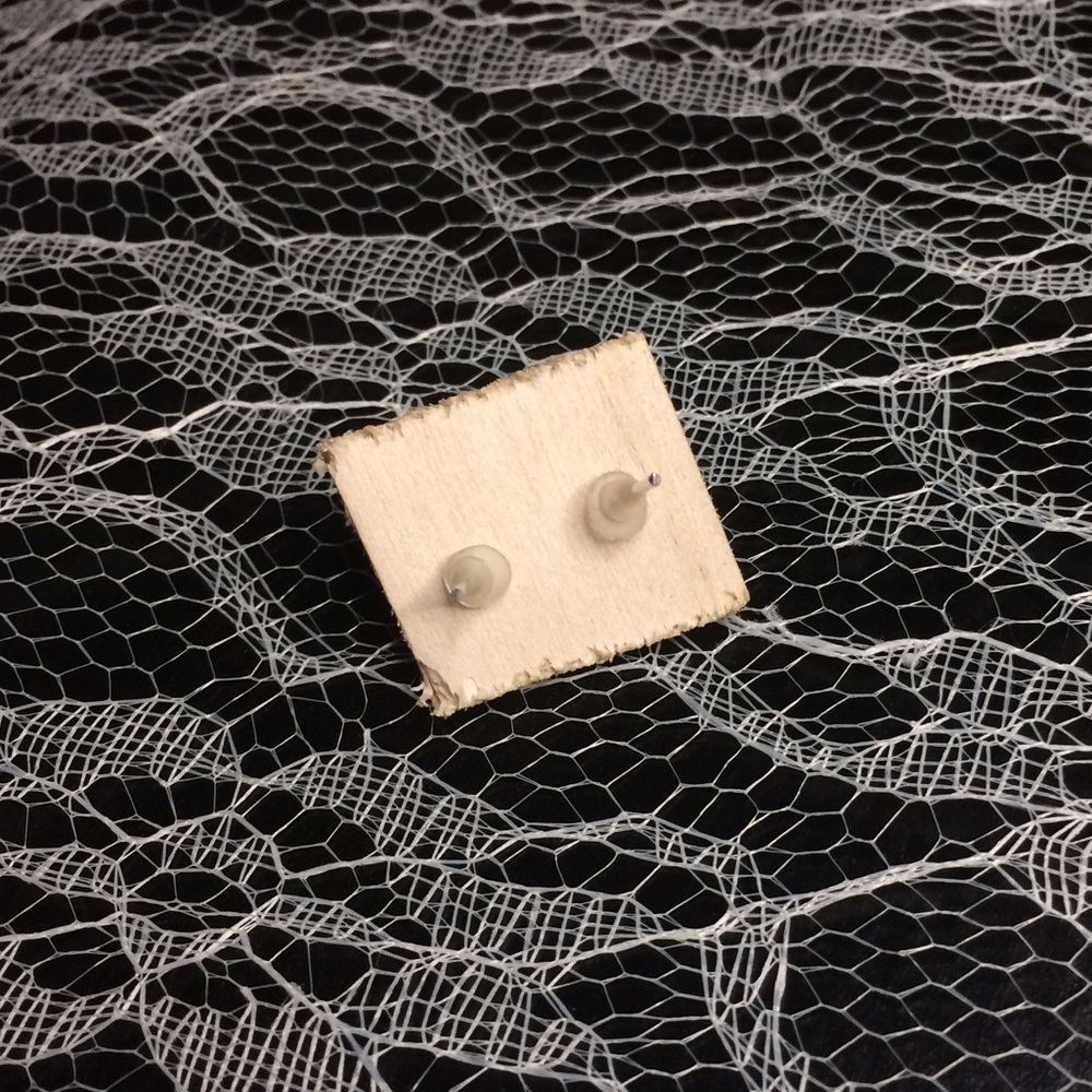 Hand made studs - Picture 4 of 4